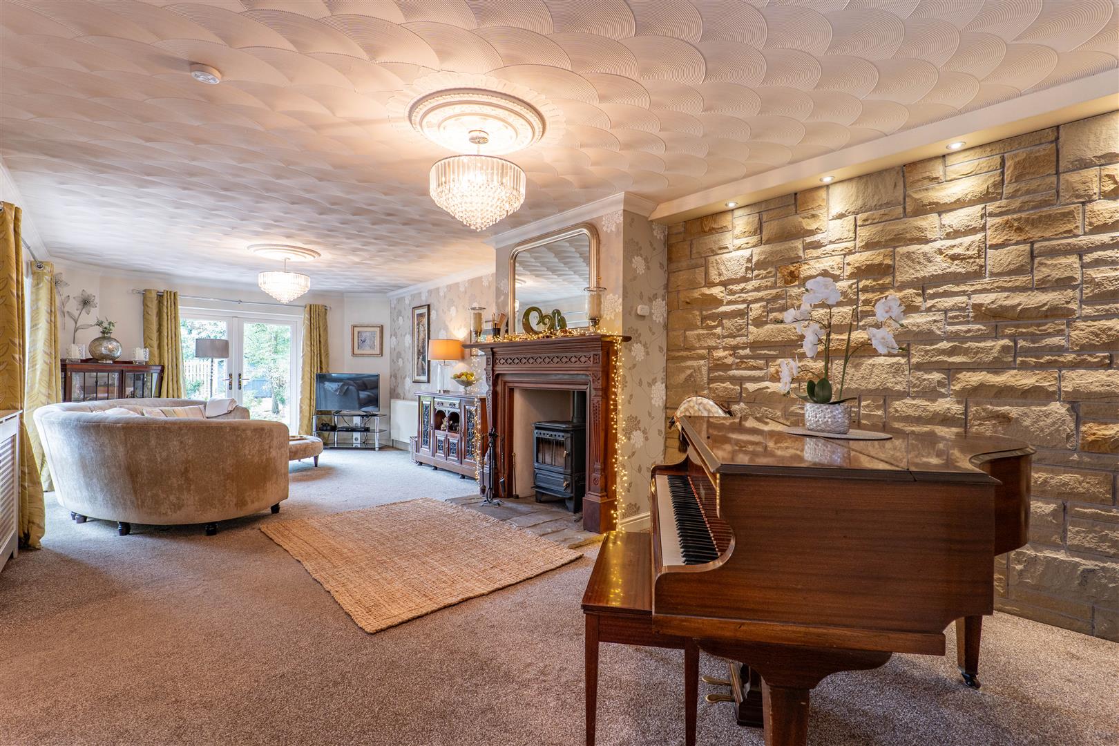 5 bed property in Stocks Court, Chorley